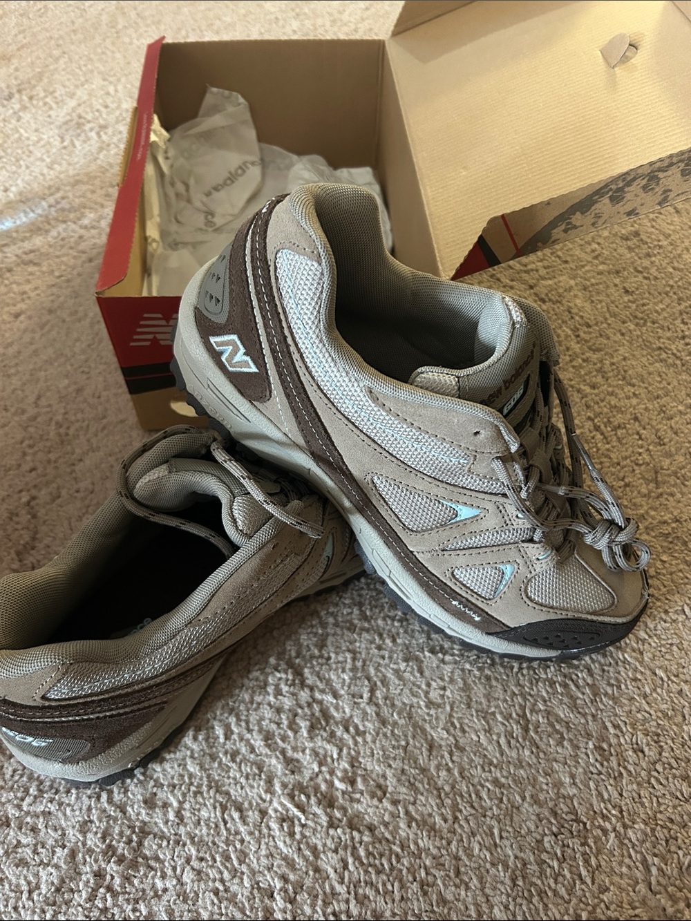 New Balance 606